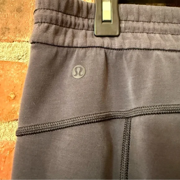 P77 - lululemon athletica Charcoal Softstreme Straight Leg Pants - Picture 3 of 6